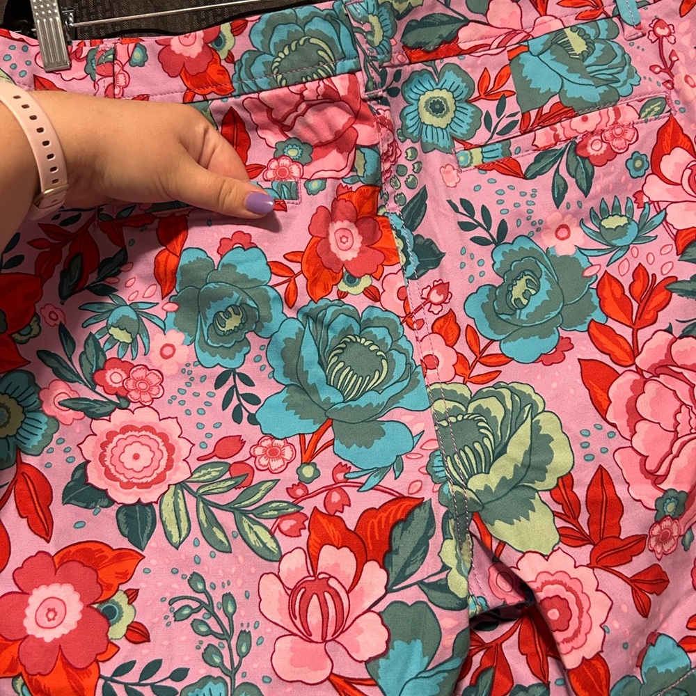 Talbots Relaxed Chino Shorts Floral Sketched Blooms Women’s Petites Size 16P 6” - Picture 10 of 12